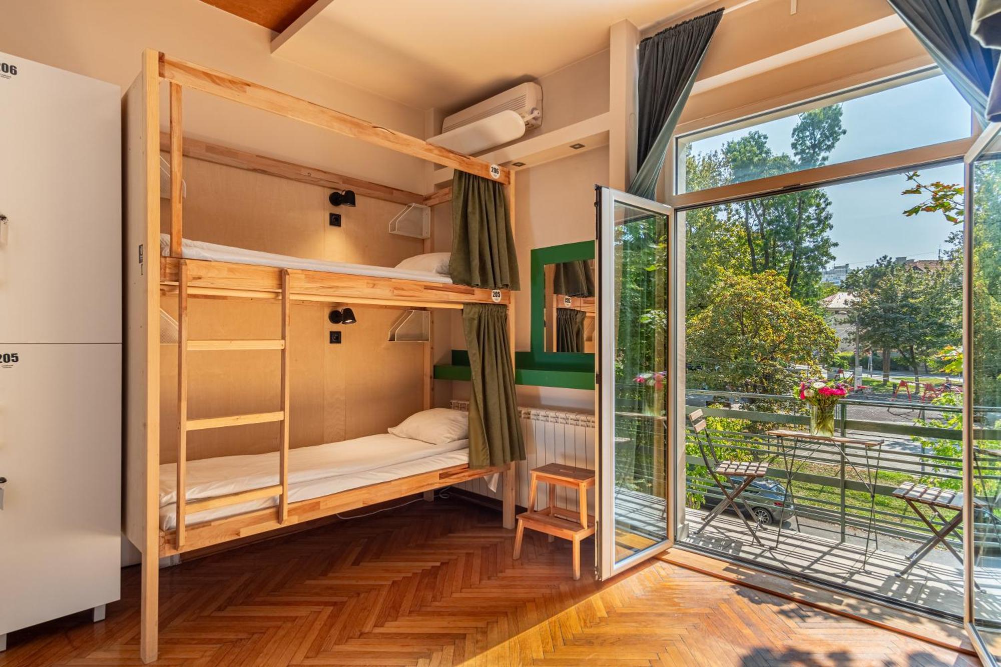 Cabbage Hostel Belgrade Exterior photo