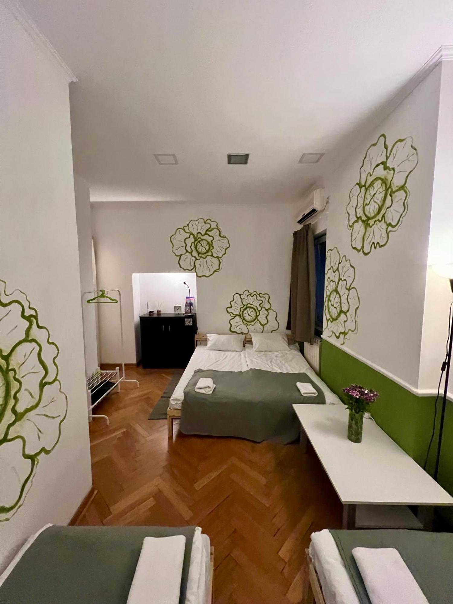 Cabbage Hostel Belgrade Exterior photo