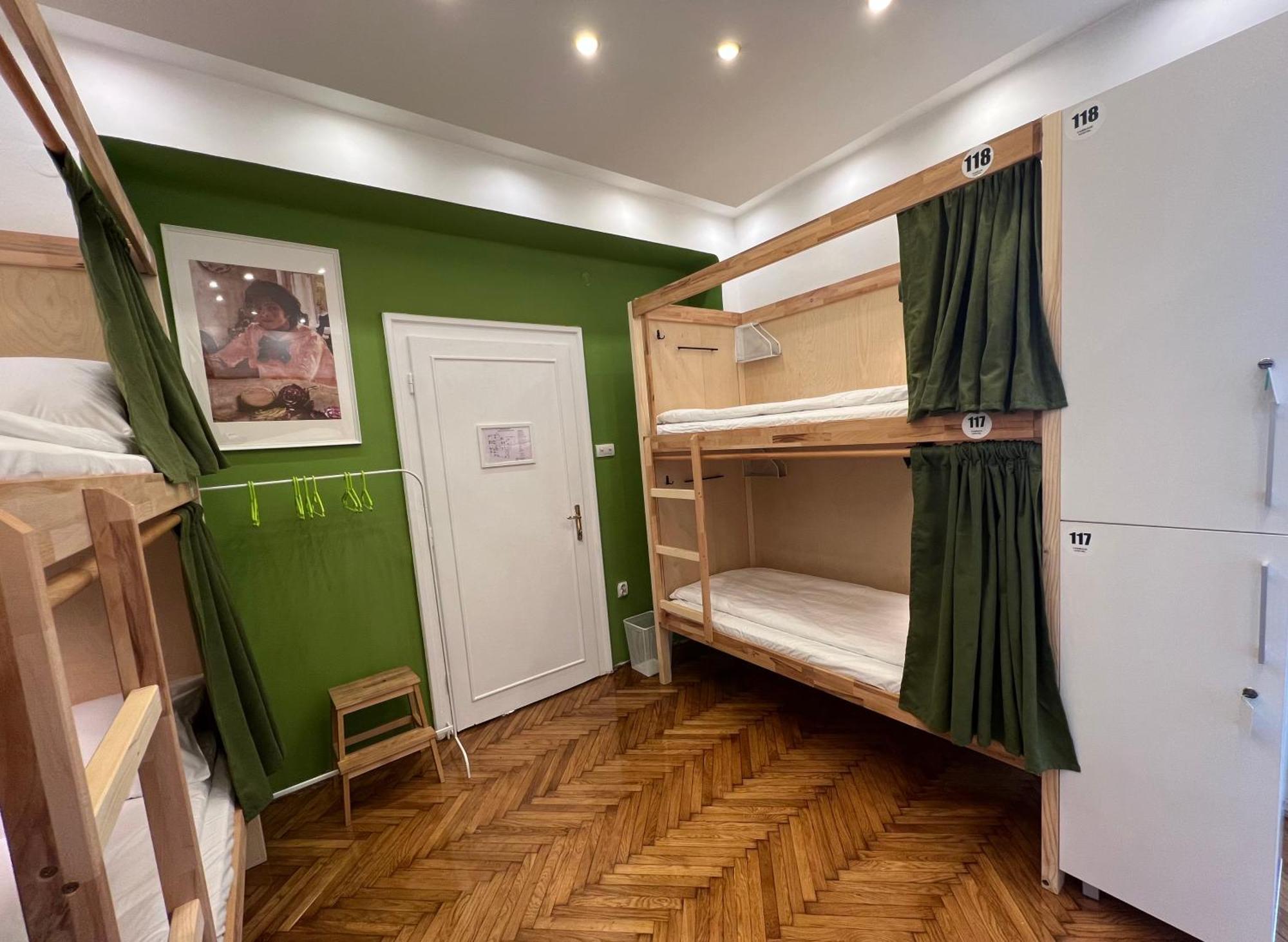 Cabbage Hostel Belgrade Exterior photo