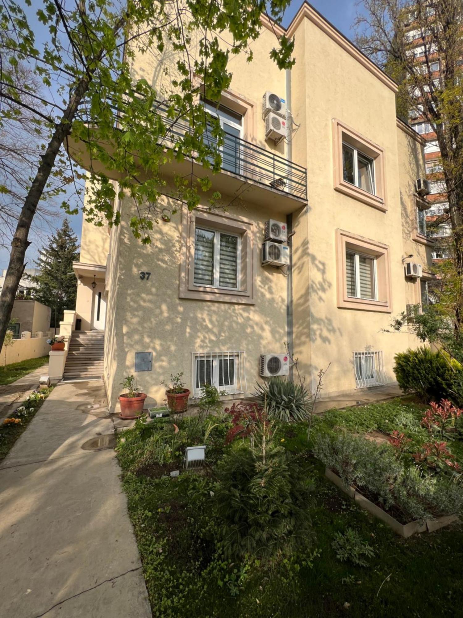 Cabbage Hostel Belgrade Exterior photo