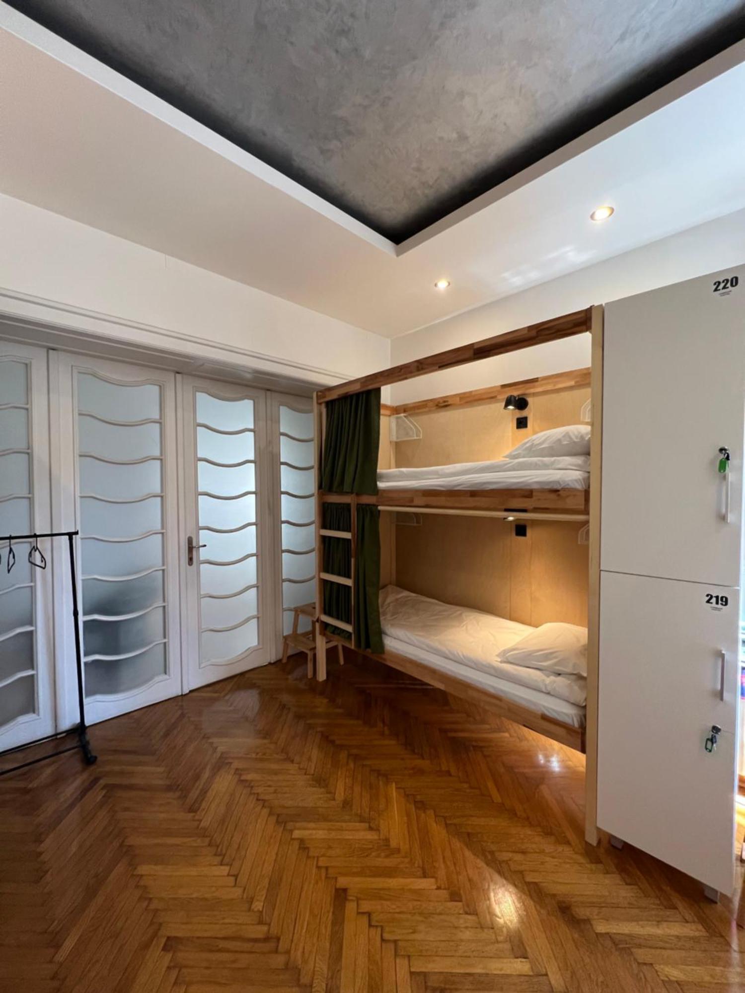 Cabbage Hostel Belgrade Exterior photo
