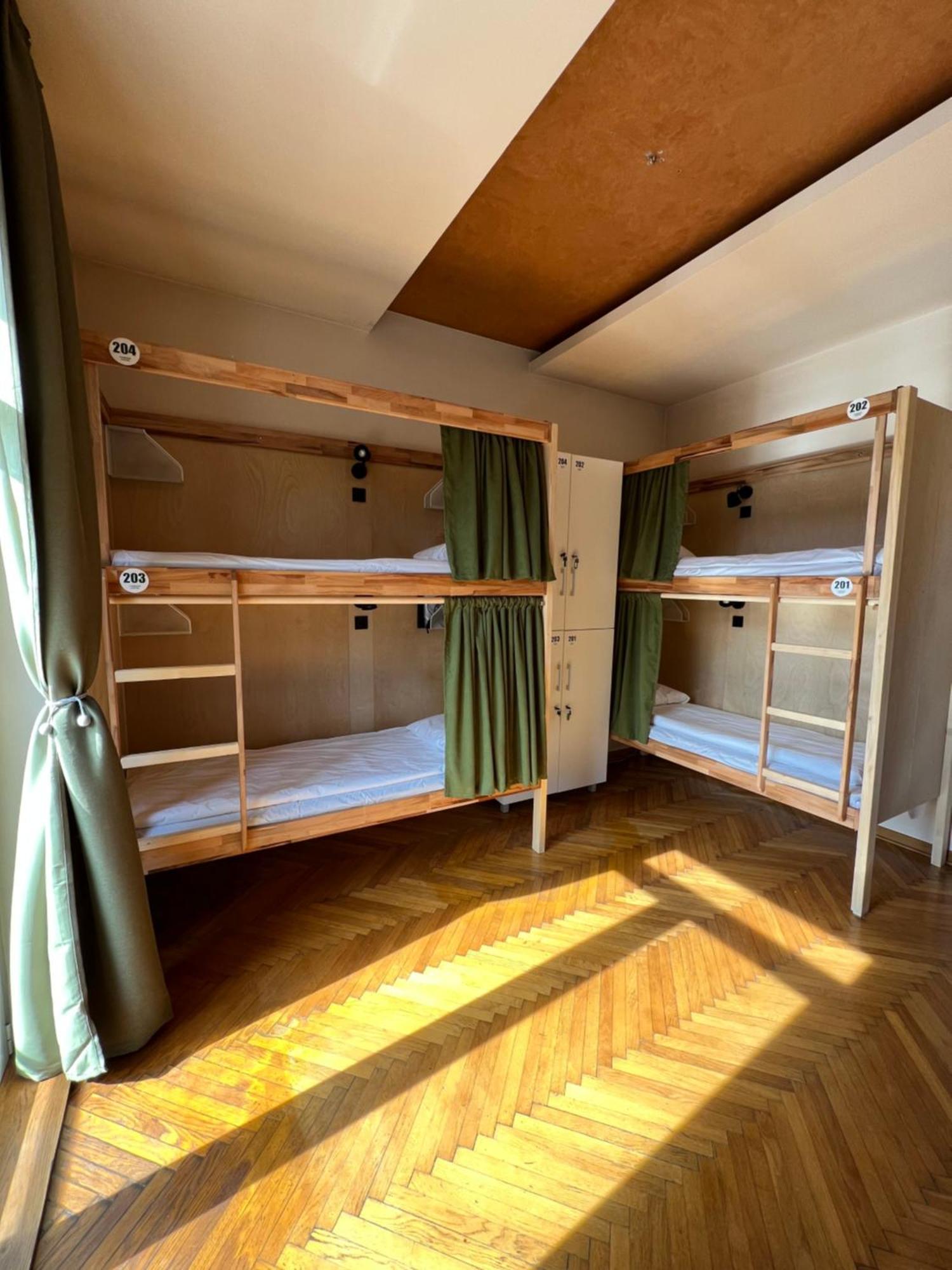 Cabbage Hostel Belgrade Exterior photo
